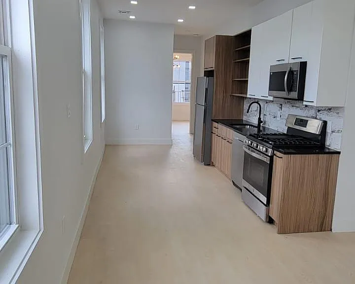 283 Webster Ave #2L — Photo 2