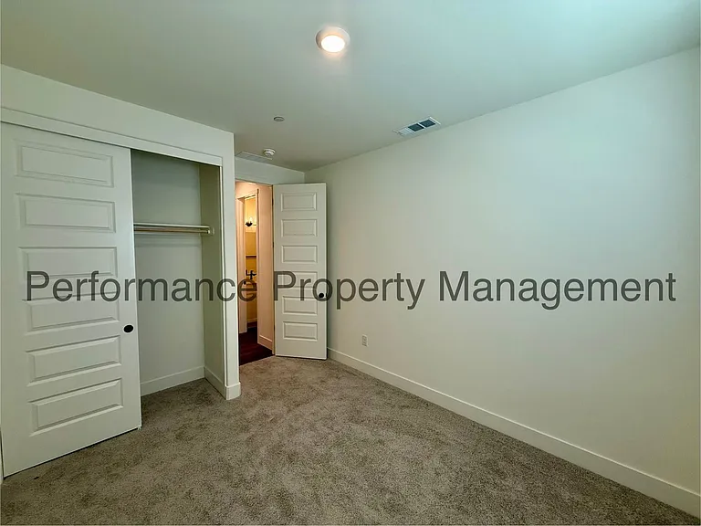 6915 Jewel Cave Ct — Photo 13