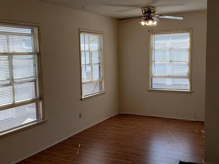 Lots of sunlight in this unit