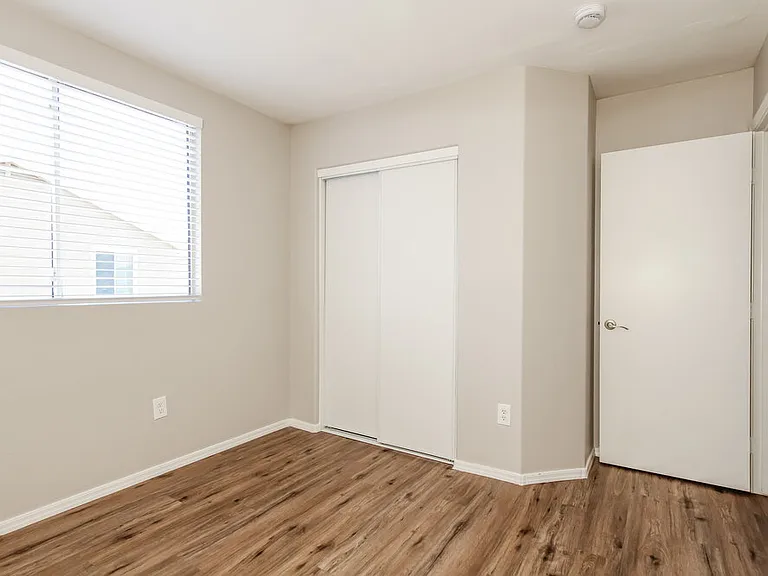 3929 W Irwin Ave — Photo 13