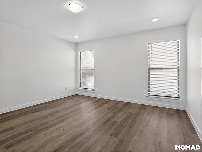 2152 Langford Ave — Photo 7
