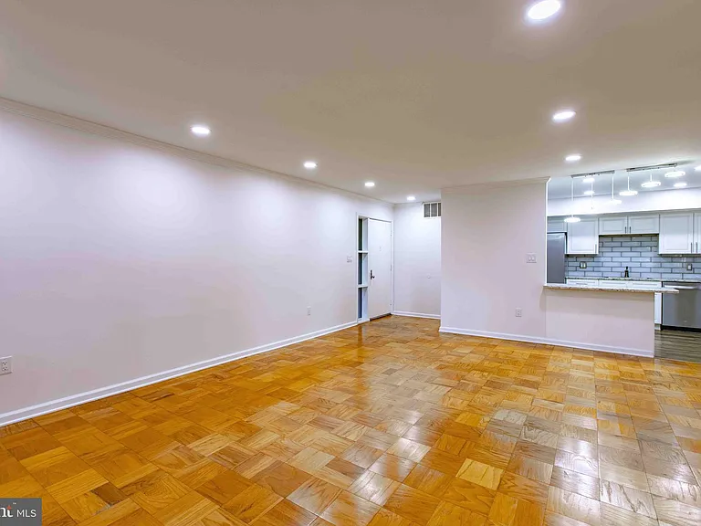 1 Stonehenge Cir #2 — Photo 29