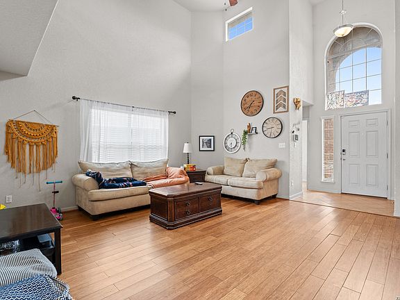 2nd image of 3814 Maiden Way