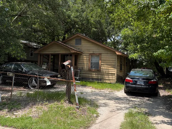 1507 School Ave, Pascagoula, MS 39567