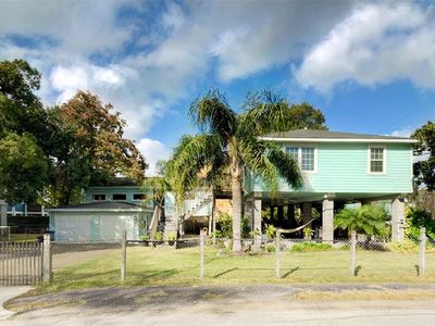 900 Juniper Rd, Clear Lake Shores, TX, 77565