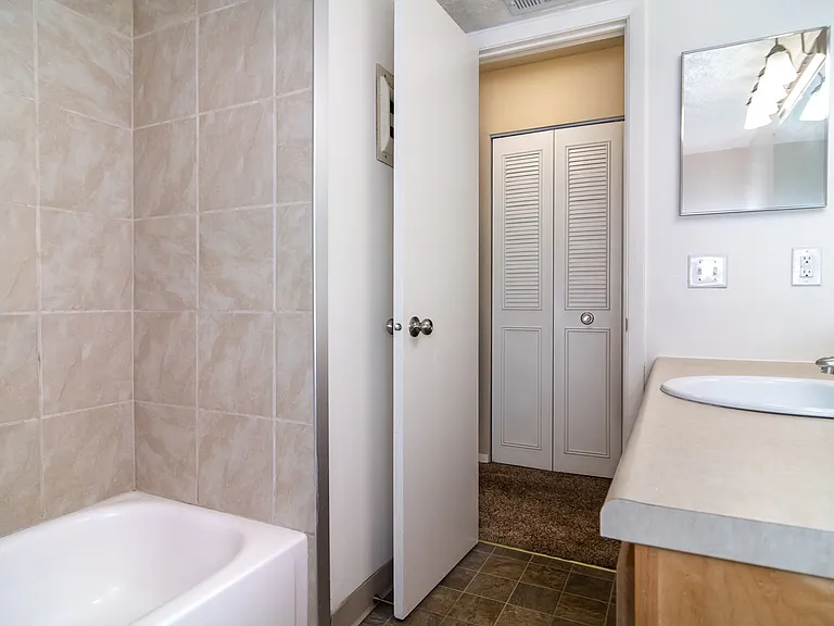 Country Club Lincoln — Photo 14