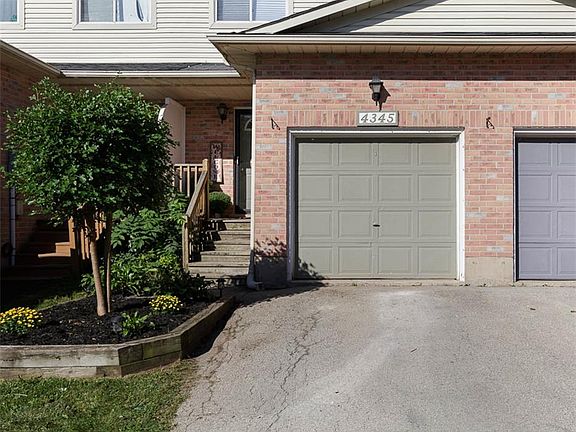 3rd image of 4345 Beverley Cres