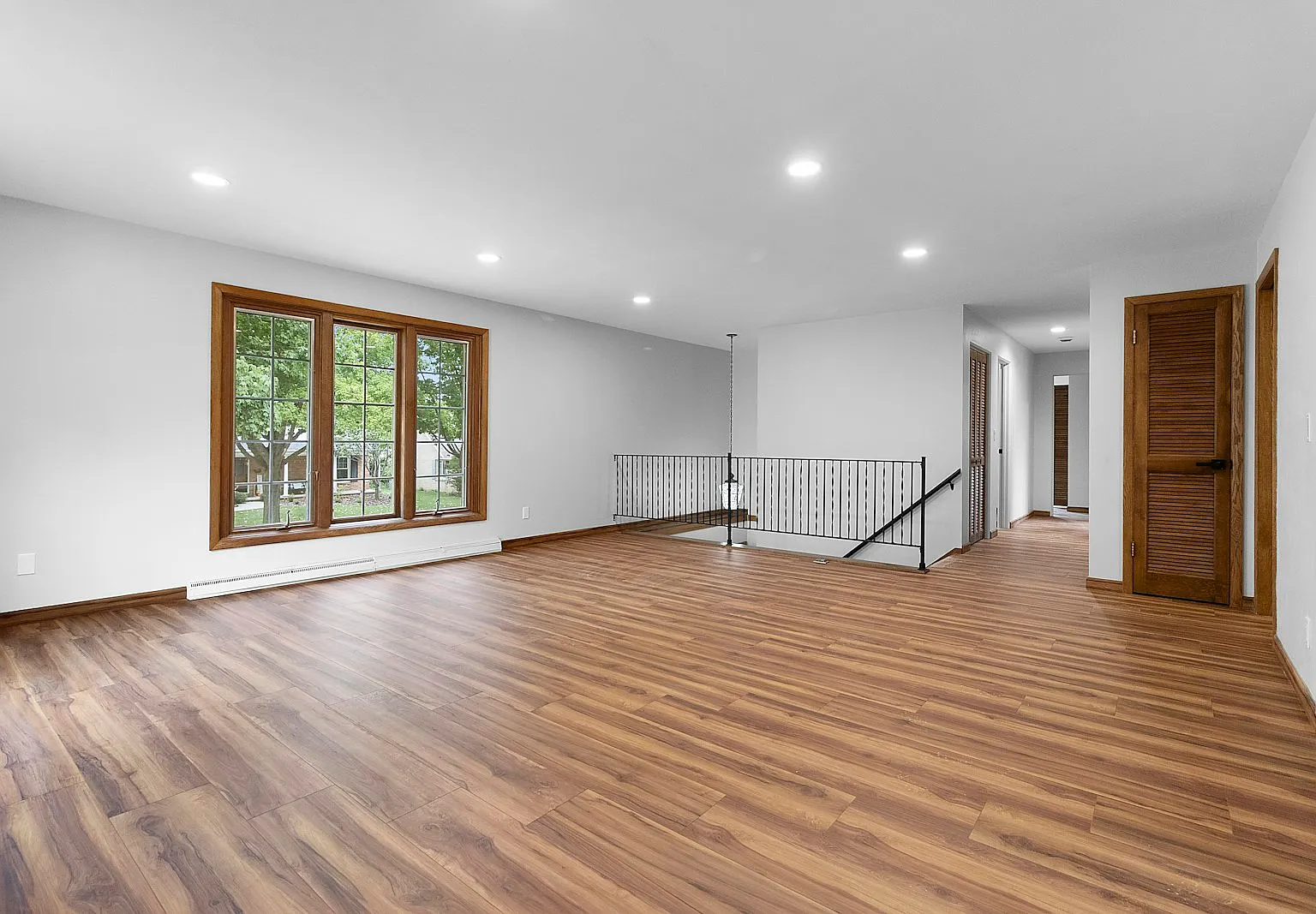1742 North Douglas Street — Photo 4