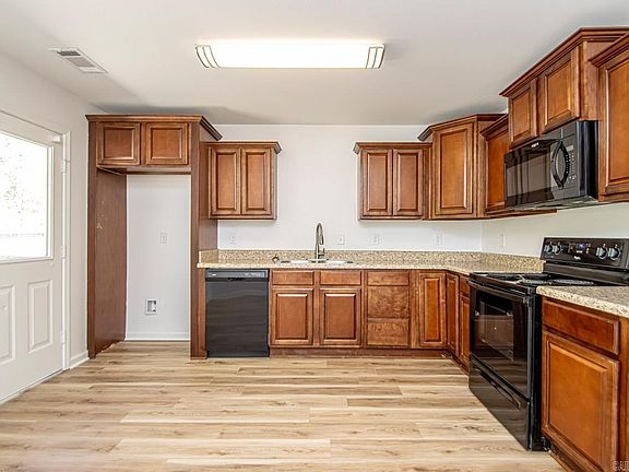 5th image of 5696 Heritage Heights Dr