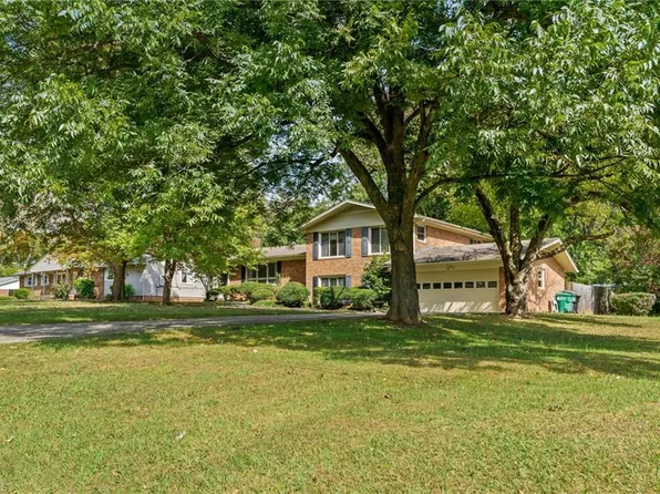 3432 Greenhill Dr, High Point, NC 27265