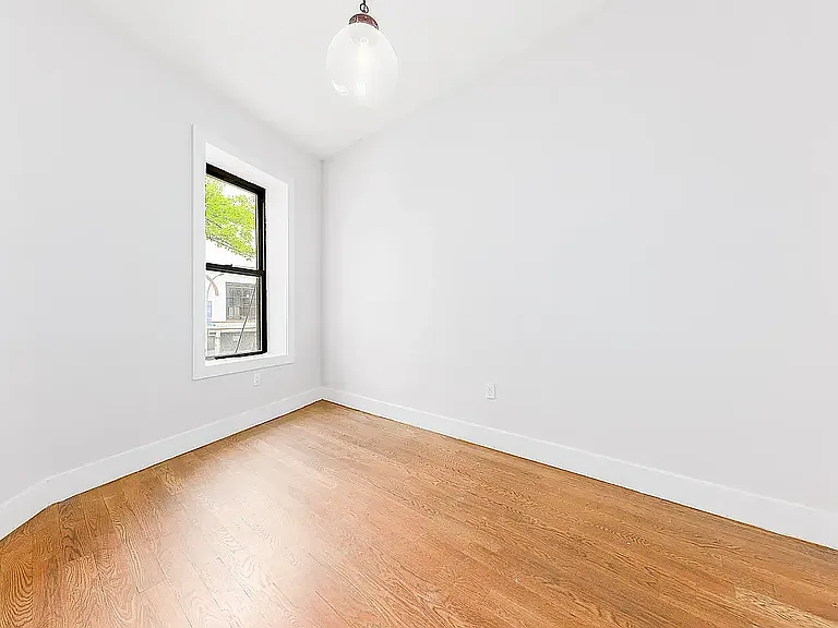 1212 Kings Hwy #2 — Photo 7