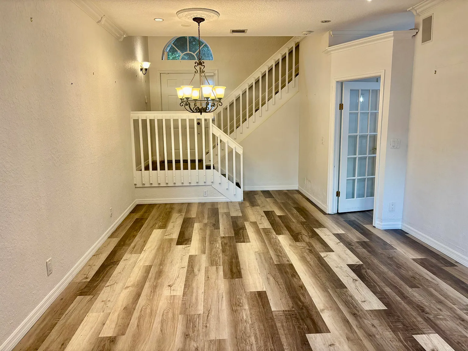 4 bed, 2.5 bath, 2068 sqft, $3,850 — Photo 2