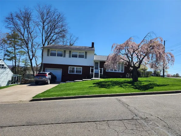 3000 Columbia Dr, Endwell, NY 13760