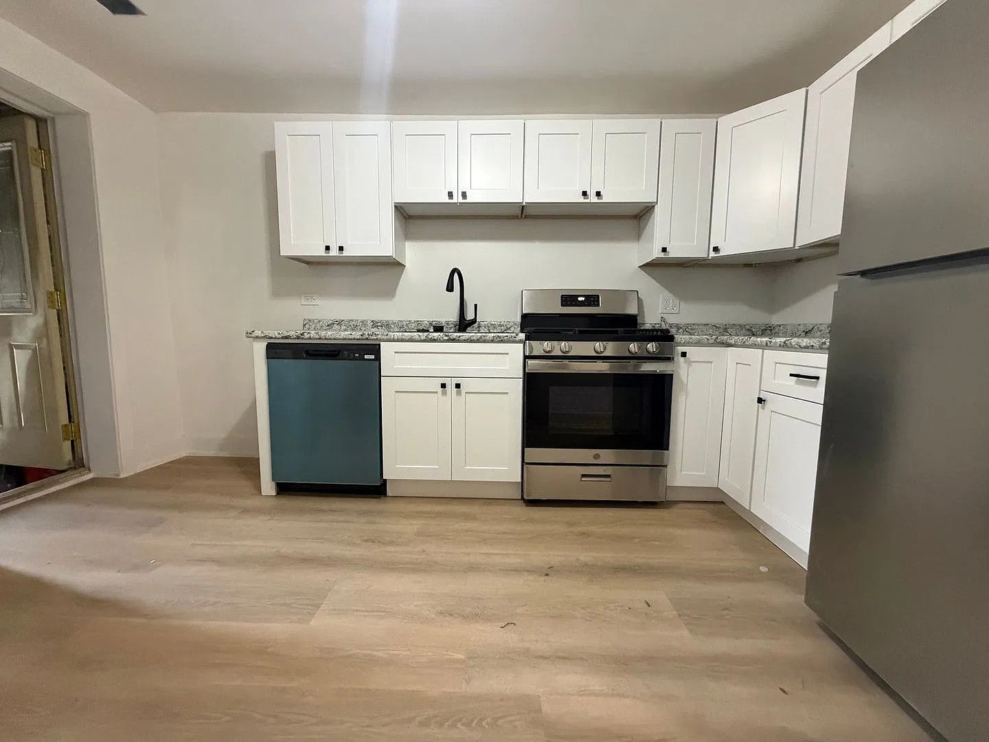 532 W 26th — Photo 2
