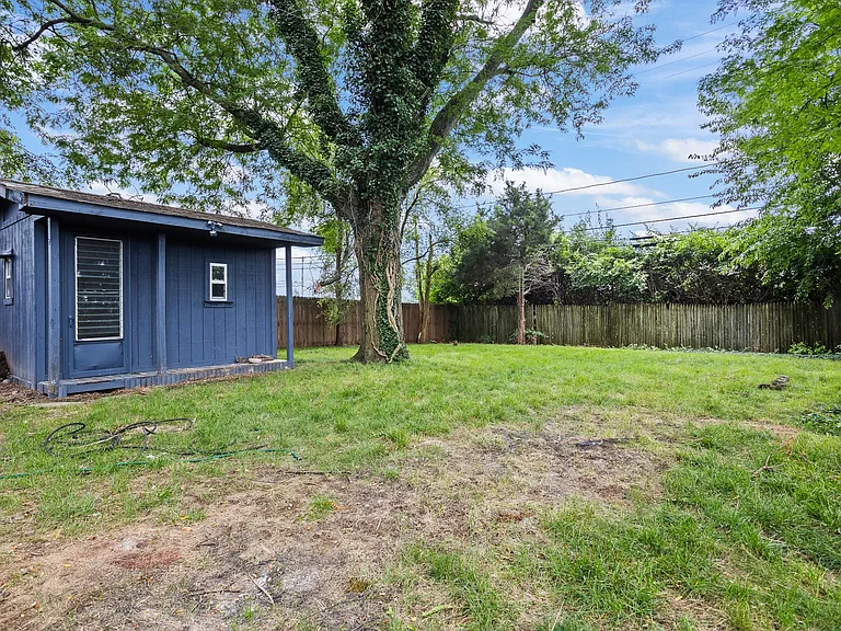 406 Heather St — Photo 30