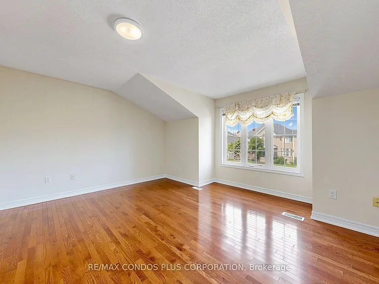 139 Queen Filomena Ave — Photo 46