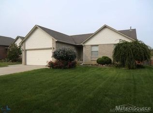 27115 Sparrow Ct, Chesterfield, MI 48051