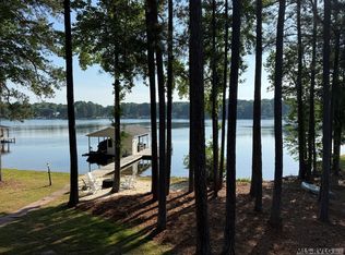 220 Watermans Dr, Gasburg, VA 23857