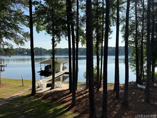 220 Watermans Dr, Gasburg, VA 23857