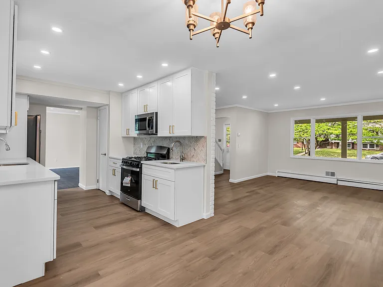 321 Marc Dr — Photo 12