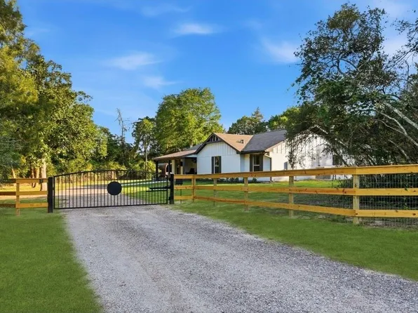 486 Hickory Creek Rd, Bellville, TX 77418