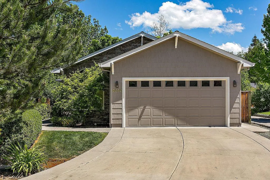 2559 Waters Edge Way photo 1