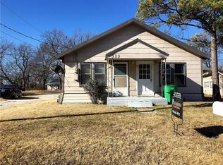 313 Ritchey St, Gainesville, TX 76240