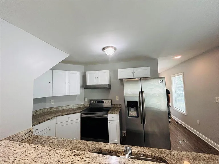 2035 Lois Pl NW #B — Photo 5