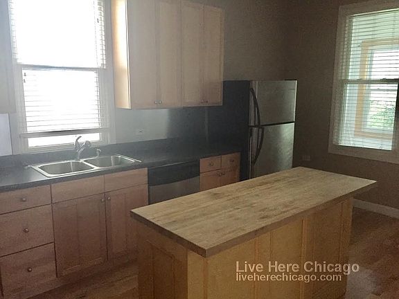 4th image of 1537 W Barry Ave #2A