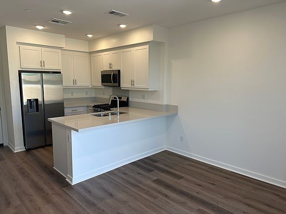 Homesite 13 kitchen and dining area