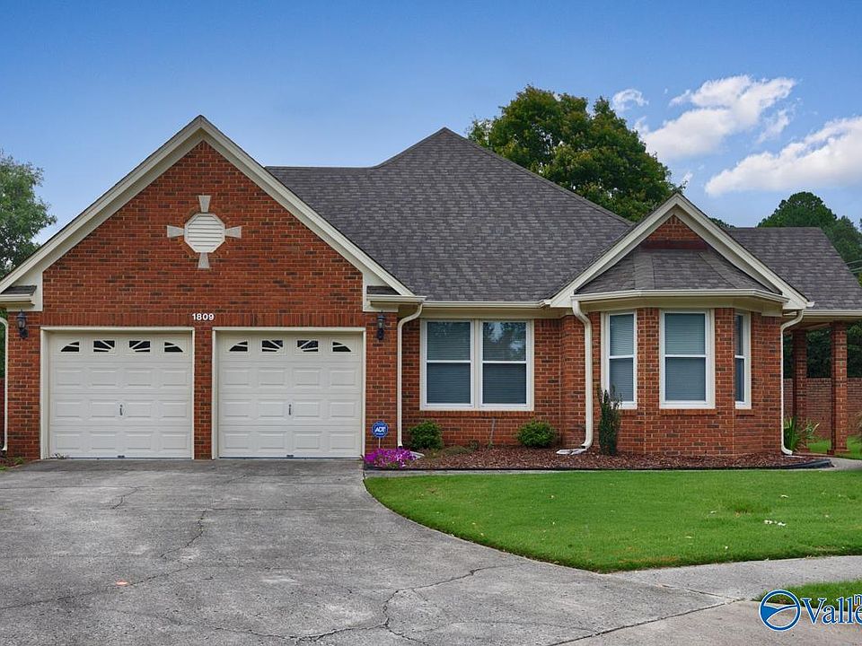 1st image of 1809 Edgemere Ct SE