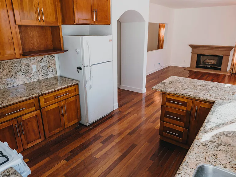 925 Magnolia Ct — Photo 8
