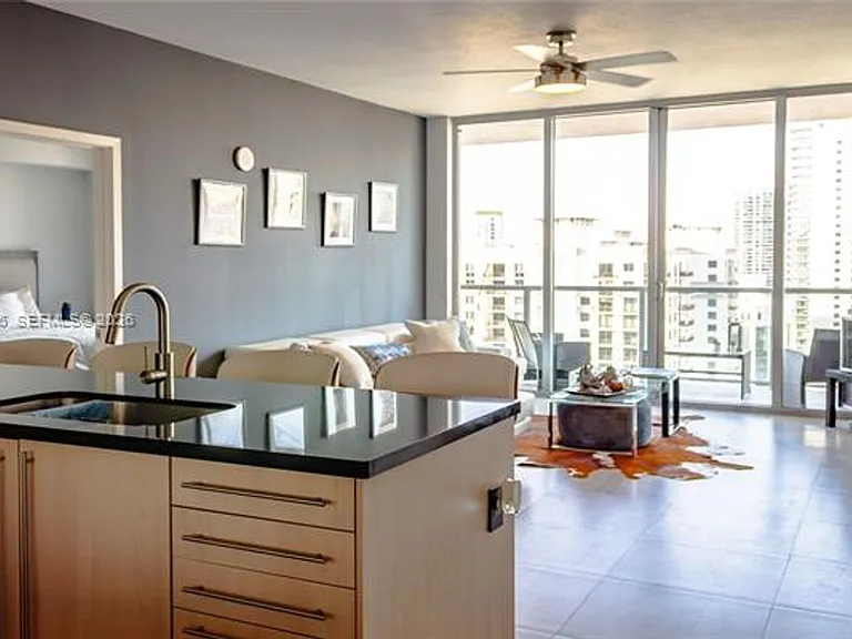 1111 SW 1st Ave #Penthouse 3822 — Photo 7