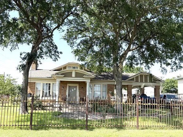 406 Walnut St, Forreston, TX 76041