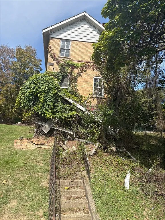 310 2nd St photo 1