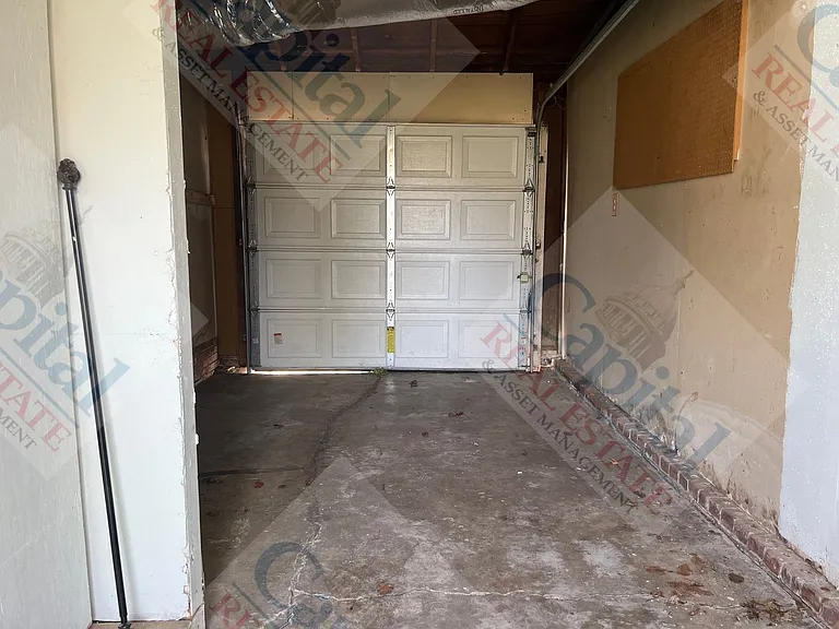 219 E Douglas Dr — Photo 17