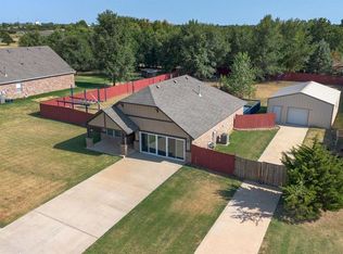 1430 Lakeview Dr, Edmond, OK 73034