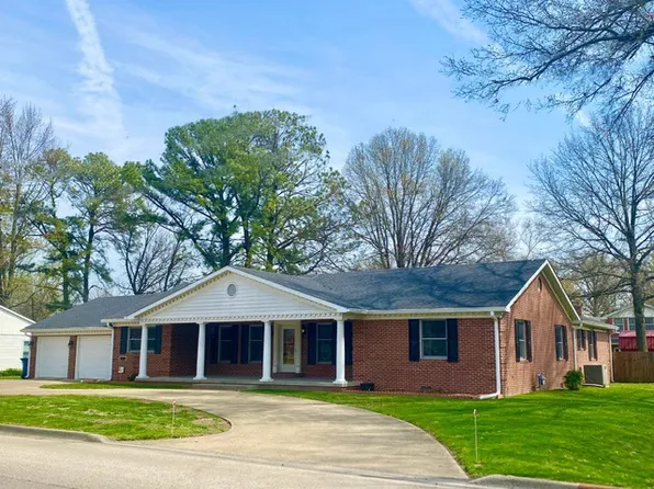 1020 N State Rd, Flora, IL 62839
