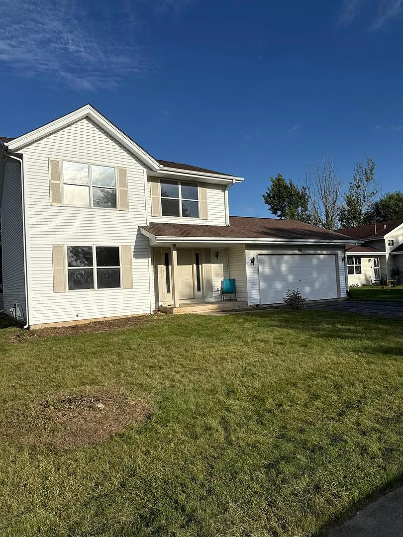 3 bed, 1.5 bath, 1333 sqft, $2,150 — Photo 2
