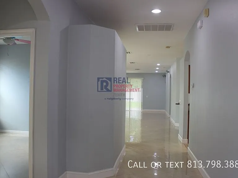 452 Westchester Hills Ln — Photo 2