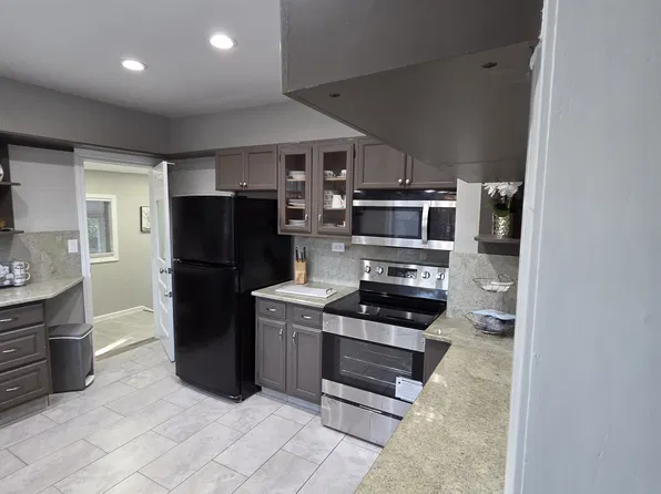 364 E Wattles Rd, Troy, MI 48085
