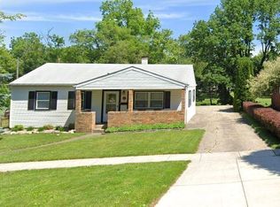 208 Hickory Ave, Crown Pt, IN 46307