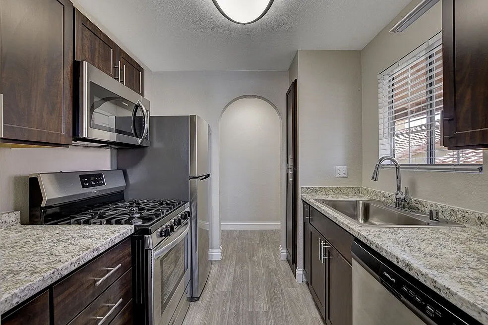 Diamondhead Apartments — Photo 2