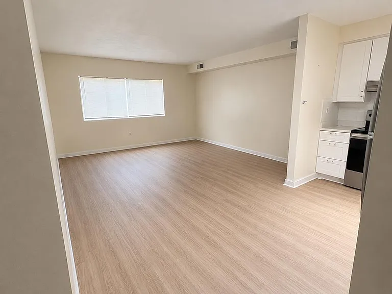 503 Broadway #6 — Photo 2