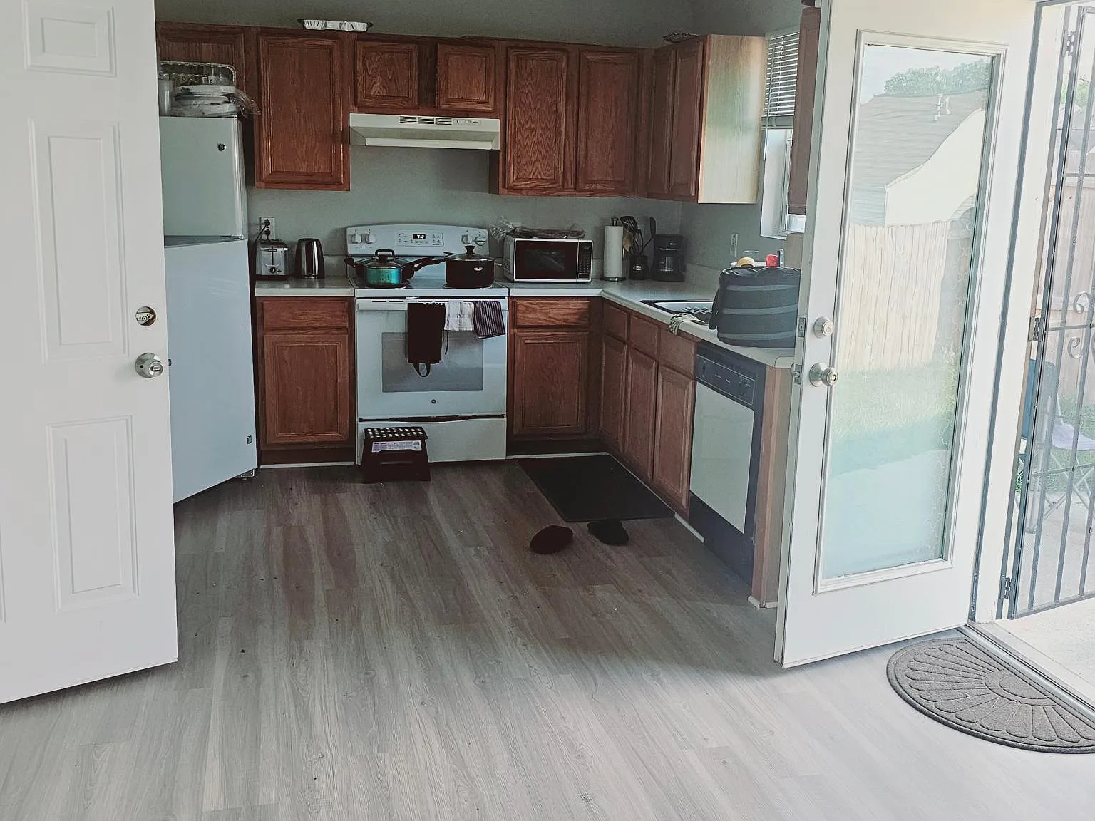 3 bed, 2.5 bath, 1524 sqft, $1,950 — Photo 2
