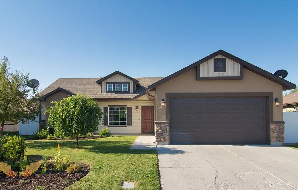 957 Bosero Way