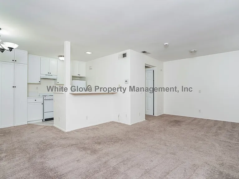 23321 La Crescenta #A — Photo 4