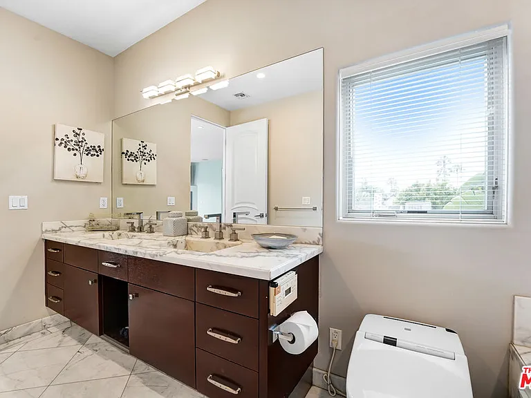 841 N Crescent Heights Blvd — Photo 24