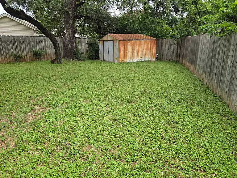 8716 Clearbrook Trl — Photo 13