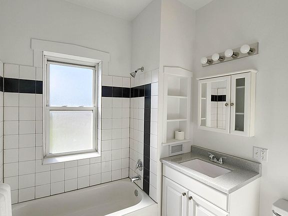 5th image of 4905 N Clark St #3WA